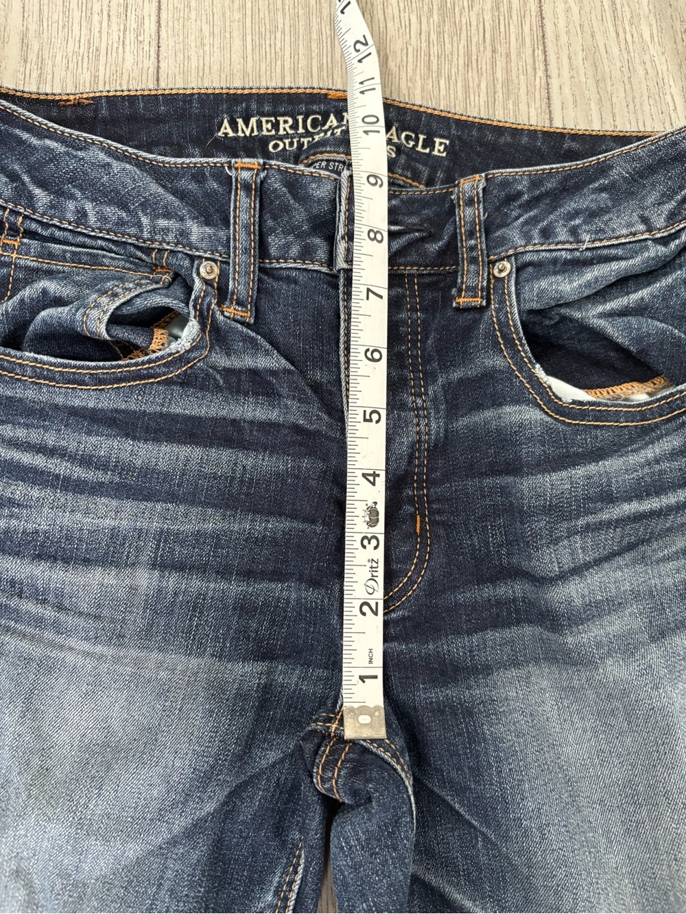 American Eagle Denim Jeans Tomgirl size 2 regular in distressed dark wash. EUC. - Picture 6 of 8
